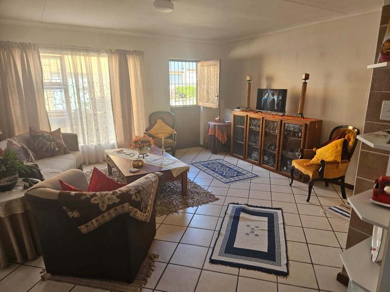 2 Bedroom Property for Sale in Heiderand Western Cape